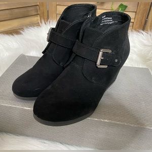 Women’s size 8 Black ankle bootie wedges with buckle accent. Zip on side.